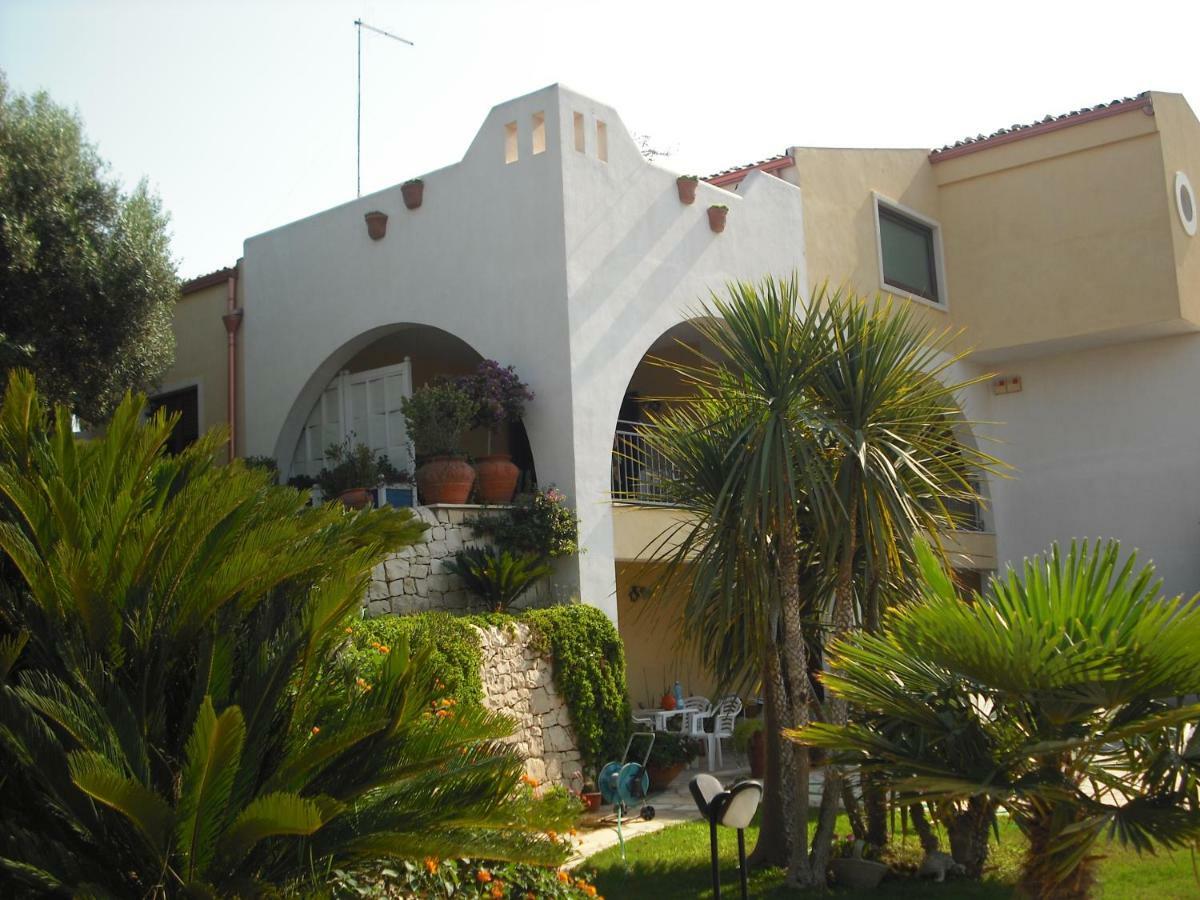 "Villa Rosa" Marina di Ragusa Buitenkant foto